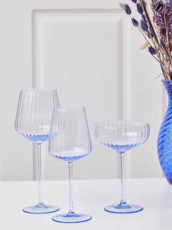 vinglas, rødvins glas, hvidvinsglas, remix by sofie, mundblæste vinglas, bordækning,lyseblå vinglas