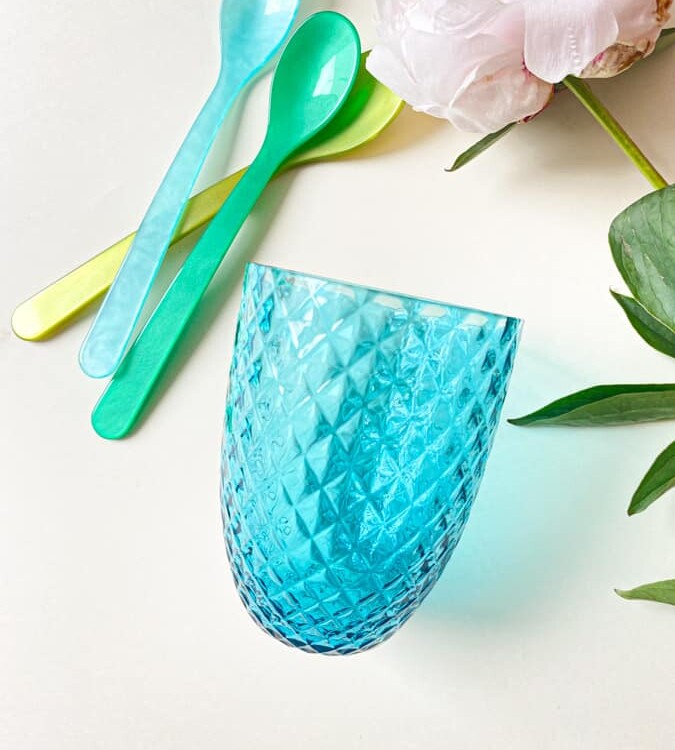 harlekin i mørk aqua, harlekin glas, oliive glas, bambus glas, anna von lipa mix & match, swil glas, wawe glas, harlekin glas, tumbler, vand glas, drikkeglas, drinking glass, farvet glas, boliginteriør, borddækning, glas fra anna von lipa, anna von lipa forhandler, remix by sofie