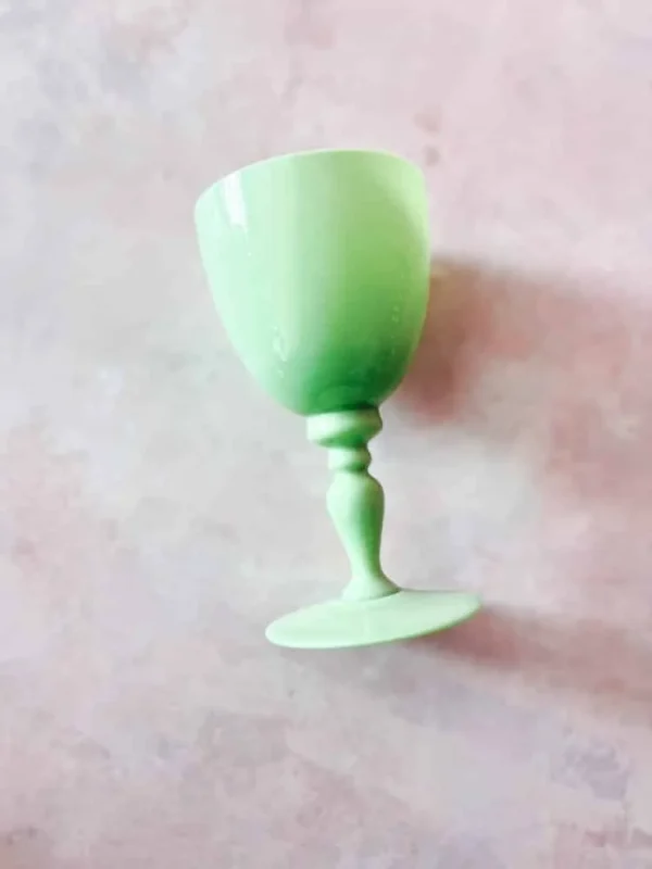 Mintgrøn opalglas på fod