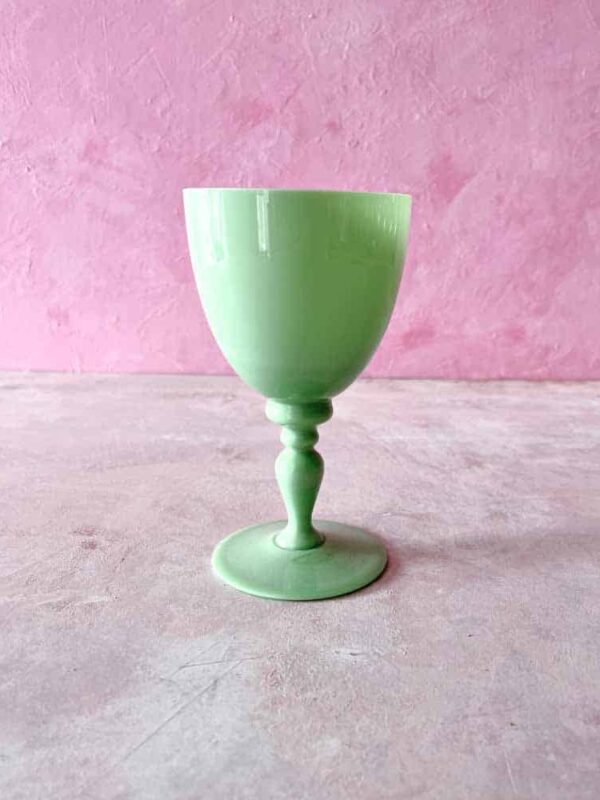 Mintgrøn opalglas på fod