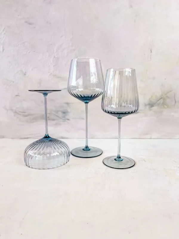 vinglas, rødvins glas, hvidvinsglas, remix by sofie, mundblæste vinglas, bordækning , vinglas blue smoke
