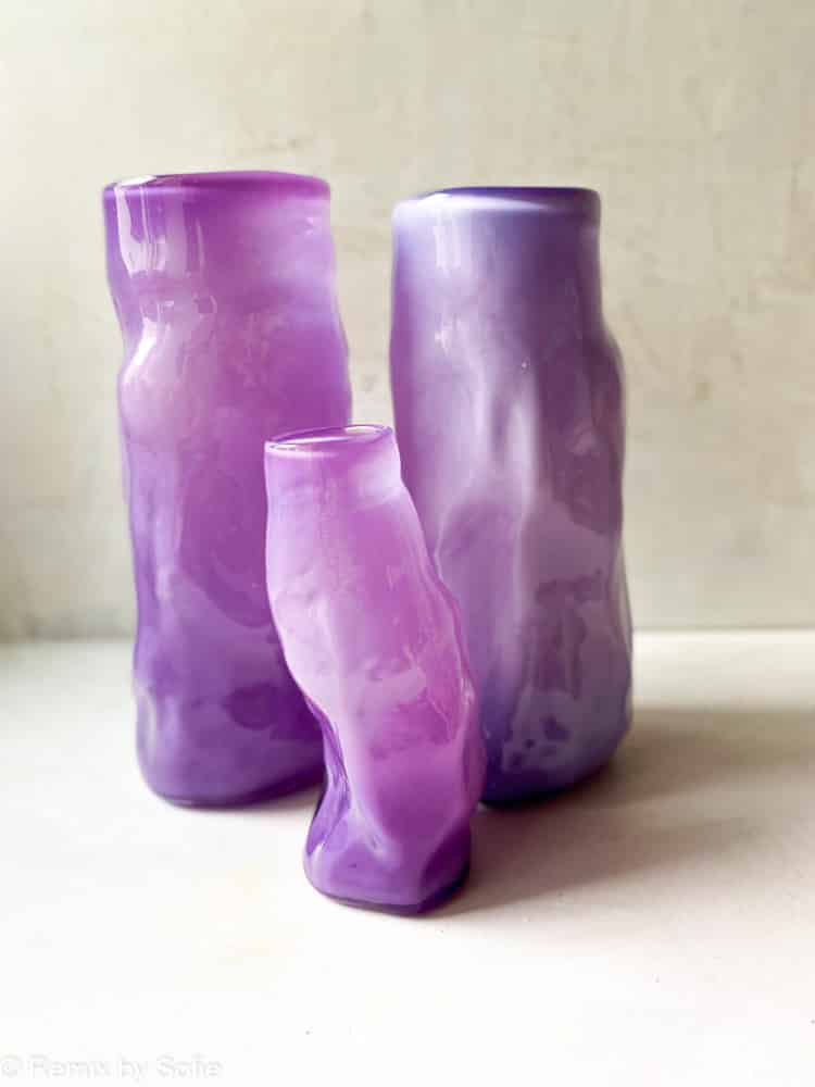 marie retpen, krølvase, vaser med spots,krøl vase, curlyvase, handblown, lille krølvase, cross curly vase, vase, blomstervase, glasvase, vase i opal, mundblæst glas, mundblæst vase, krølvase, krølvaser, marie retpen vaser, glaspuster, bordækning, remix by sofie, blomster vase, vases, handblown glass, dansk design unika vase, curly flowervase,