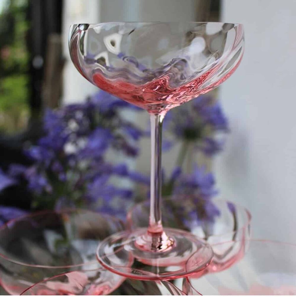 champagneglas, lyserødt swirl champagneglas, lyserødt champagneglas, swirl champagneskål, champagneskål i rosa, anna von lipa