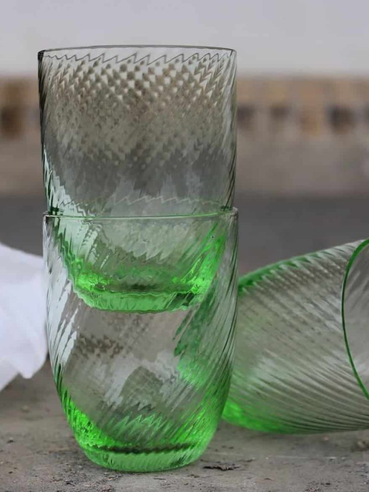 anna von lipa mix & match, swil glas, wawe glas, harlekin glas, tumbler, vand glas, drikkeglas, drinking glass, farvet glas, boliginteriør, borddækning, glas fra anna von lipa