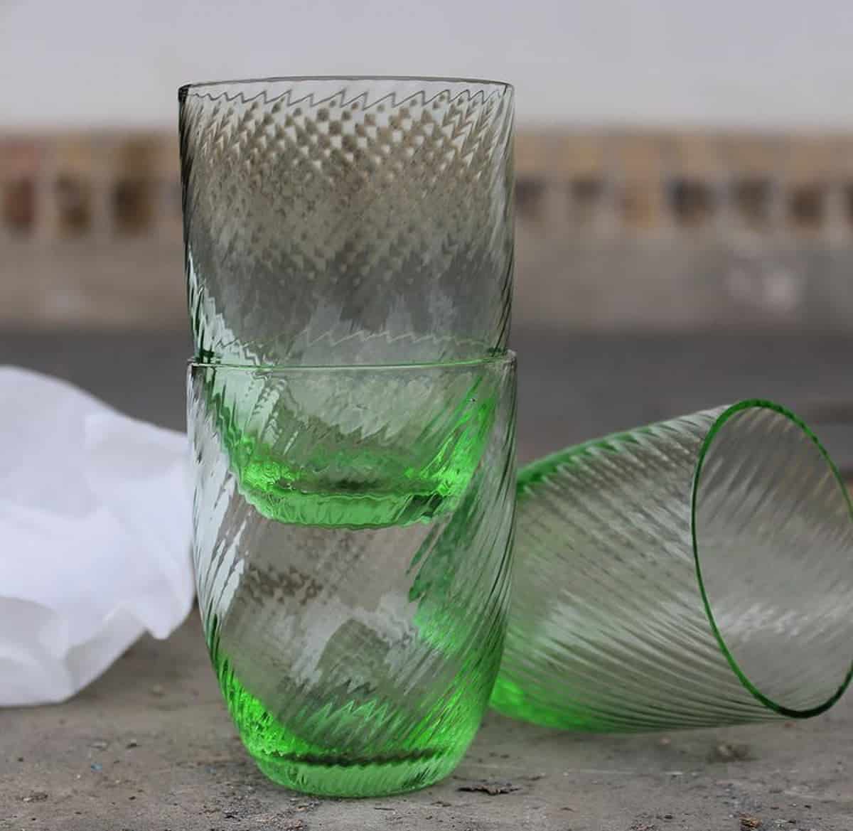 anna von lipa mix & match, swil glas, wawe glas, harlekin glas, tumbler, vand glas, drikkeglas, drinking glass, farvet glas, boliginteriør, borddækning, glas fra anna von lipa