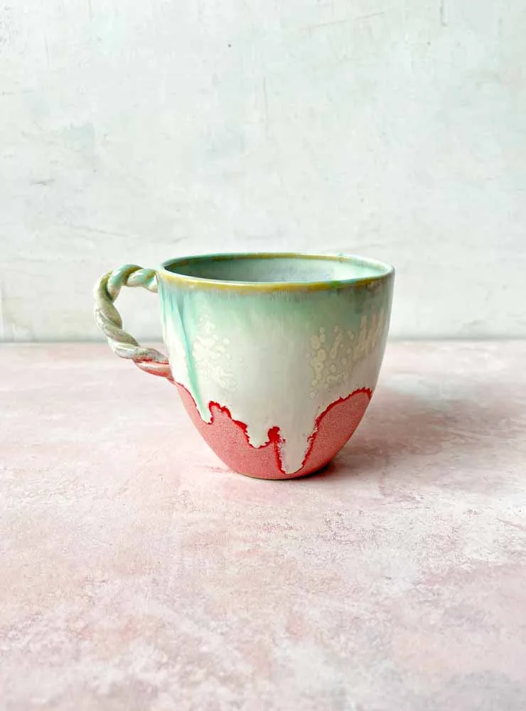 kop, mug, håndlavet keramik, chandini keramik, kop med hank, håndlavet i danmark, mugs, dansk design, remix by sofie