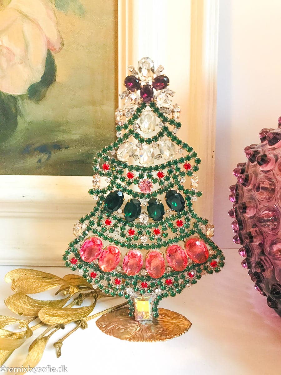 rhinstens juletræ, rhinstenstræ, juletræ i rhinststen, vintage juletræ, juletræ i vintagesten, vintage rhinstone, juletræer i sten, julepynt,christmas tree rhinstones, christmas ornament, Czech christmastree, remix by sofiejuletræ i rhinsten, rhinstens juletræ, vintage juletræ, tjekkiske juletræer, Czech christmastree, Christmas ornaments