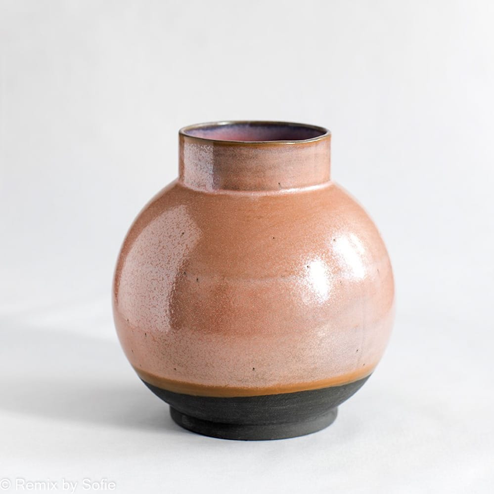 lena pedersen ceramics, ceramic vase, ceramic flowerpot , vase in ceramic, vase in porcelain, vase in coloured clay, crystal glaze , vase in dark clay, remix by sofie