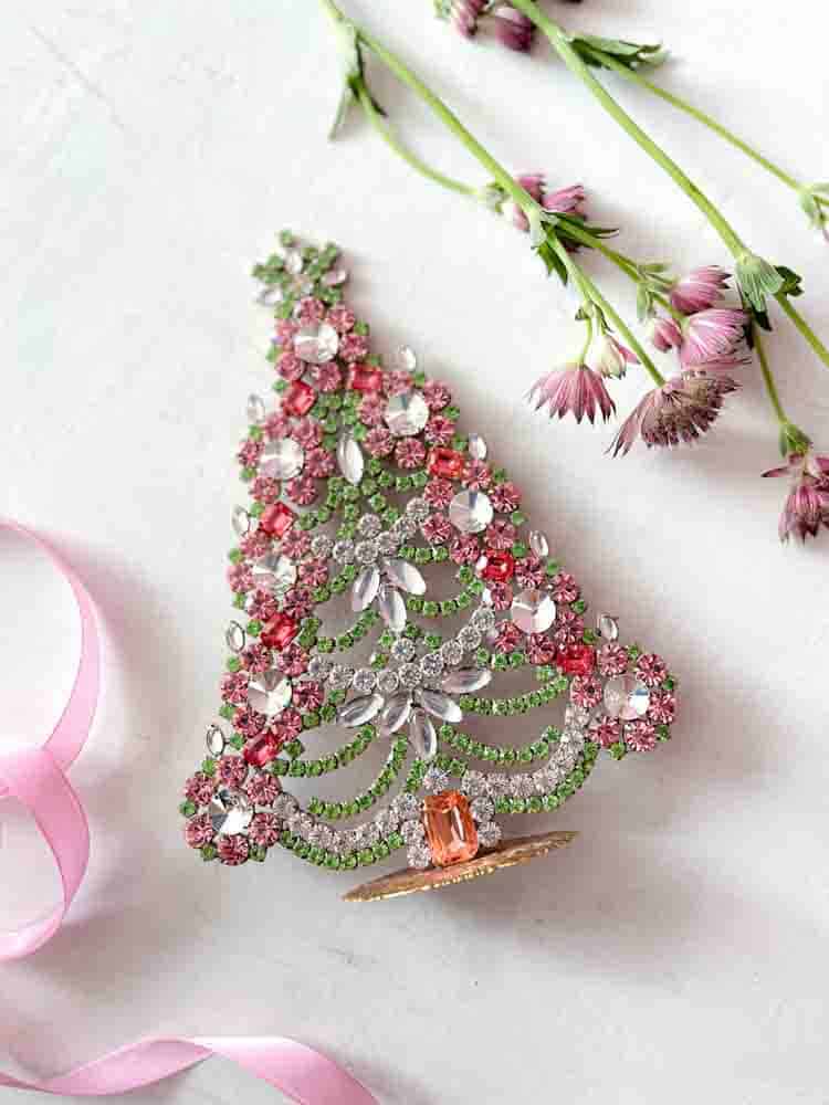 juletræer i rhinsten, rhinstens juletræ, rhinstenstræ, juletræ i rhinsten, vintage juletræ, juletræ i vintagesten, vintage rhinstone, juletræer i sten, julepynt,christmas tree rhinstones, christmas ornament, Czech christmastree, remix by sofie,rhinstensjuletræ, julepynt, vintagejul, juletræ fra tjekkiet, tjekkiske jul, glimmer jul, håndlavede juletræer, christmas trees made in czech republic, remix by sofie
