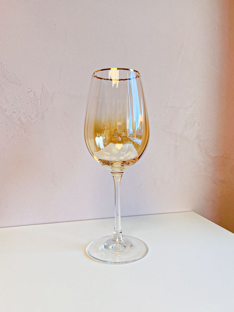 Hvidvinsglas i lys amber - Remix by Sofie