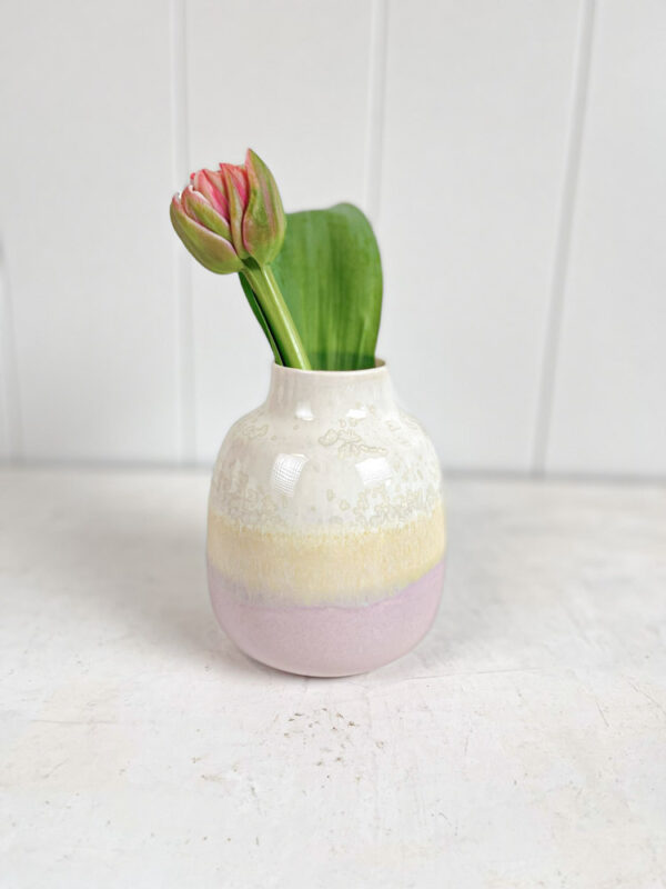 Lille keramik vase - lyserød med creme krystalglasur