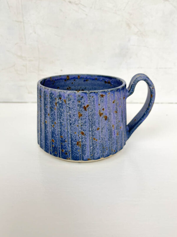 Rillet kop med hank (lavaler) - Blå