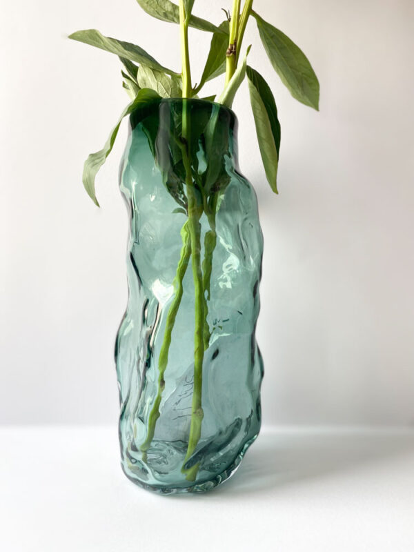 mundblæst krøl vase i med i transparent amber fra marie retpen