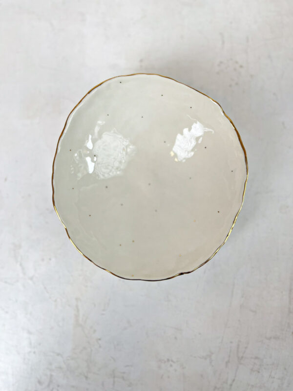keramik by miabella smykkeskåle i keramik - hvid med guldprikker