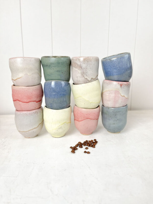 remix by sofie kæmpe udvalg af håndlavede kopper - her en keramik kop uden hank mange varianter