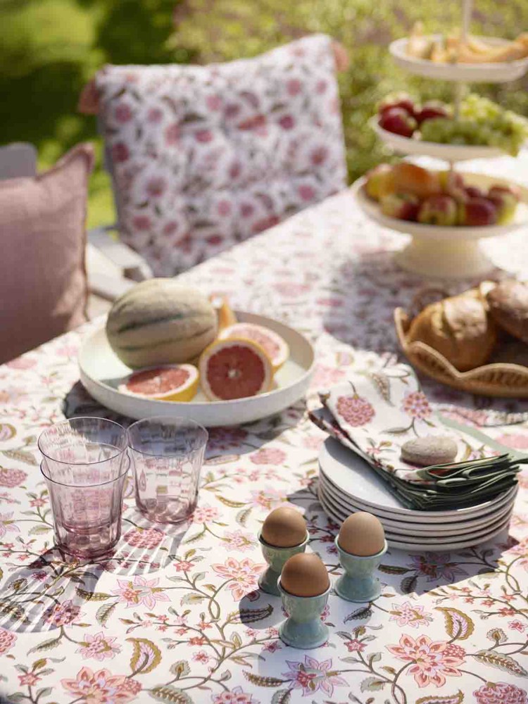 bungalow dug med blomster