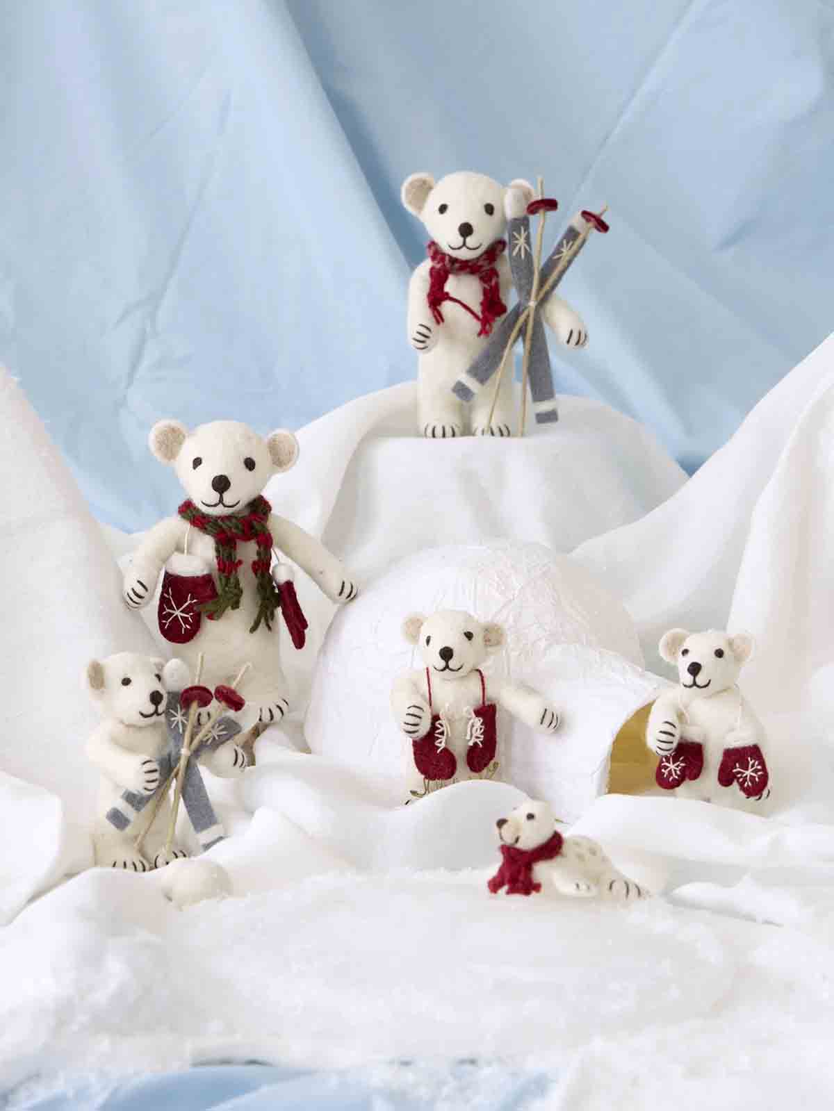 Alternative view of Gry & Sif - Babysæl med rødt hastørklæde