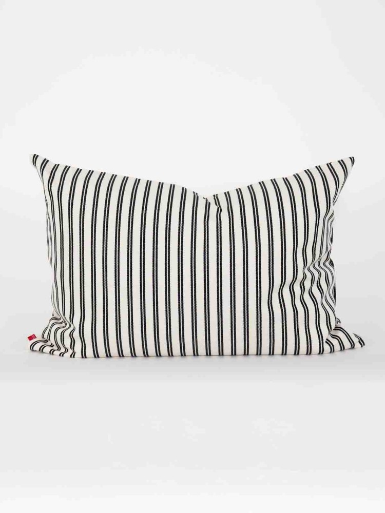 Pudebetræk "AZURA" 50x70 cm - Offwhite med sorte lodrette striber
