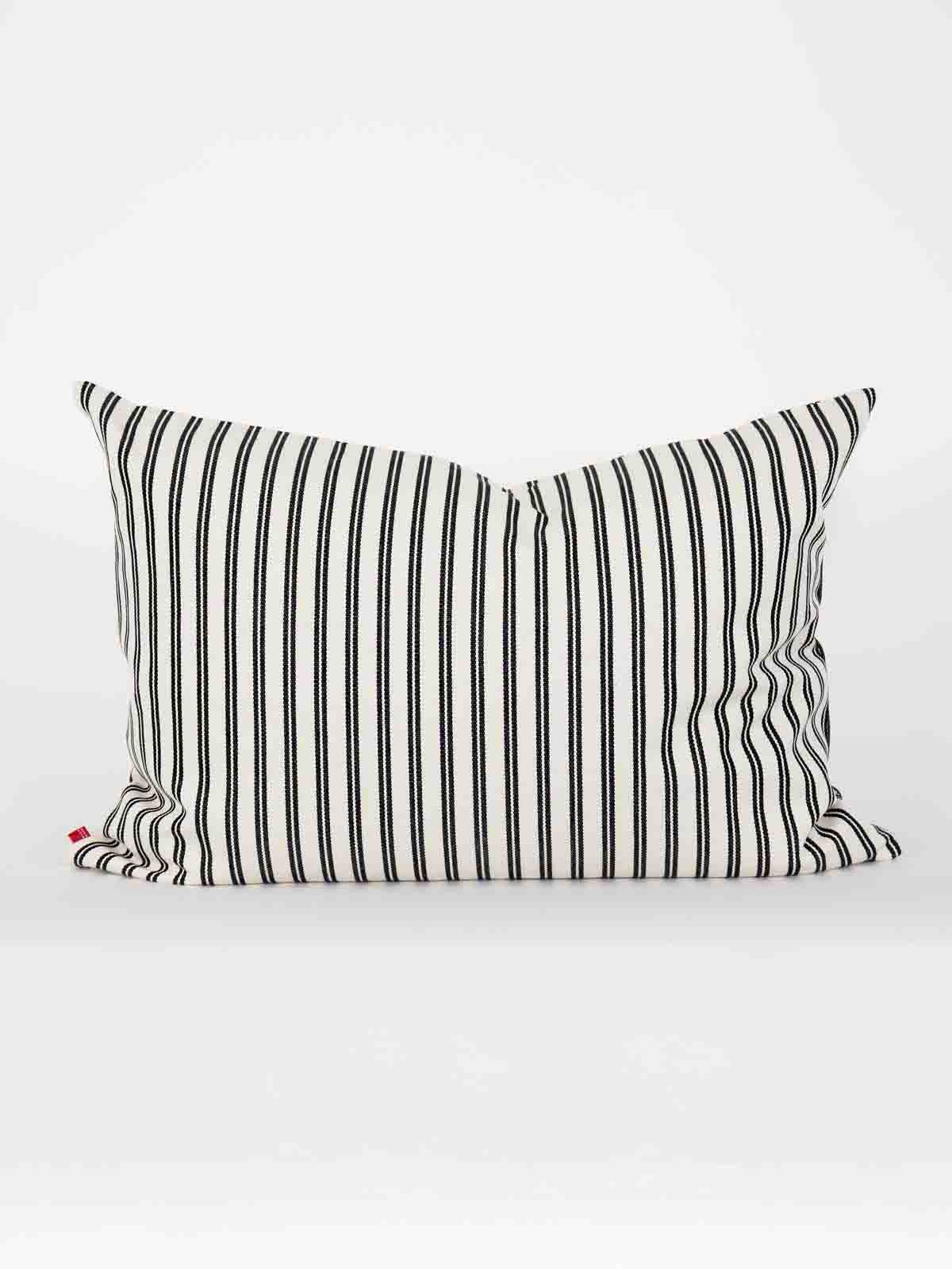 Pudebetræk "AZURA" 50x70 cm - Offwhite med sorte lodrette striber
