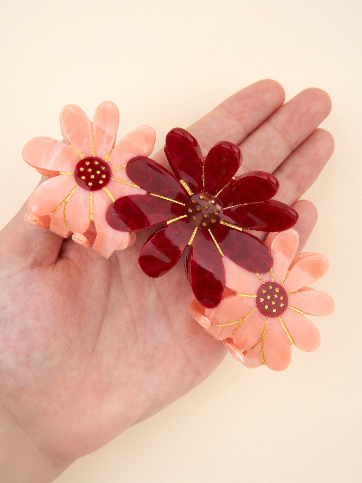 Alternative view of Hårklemme "maxi" – 3 blomster i lyserød og bordeaux