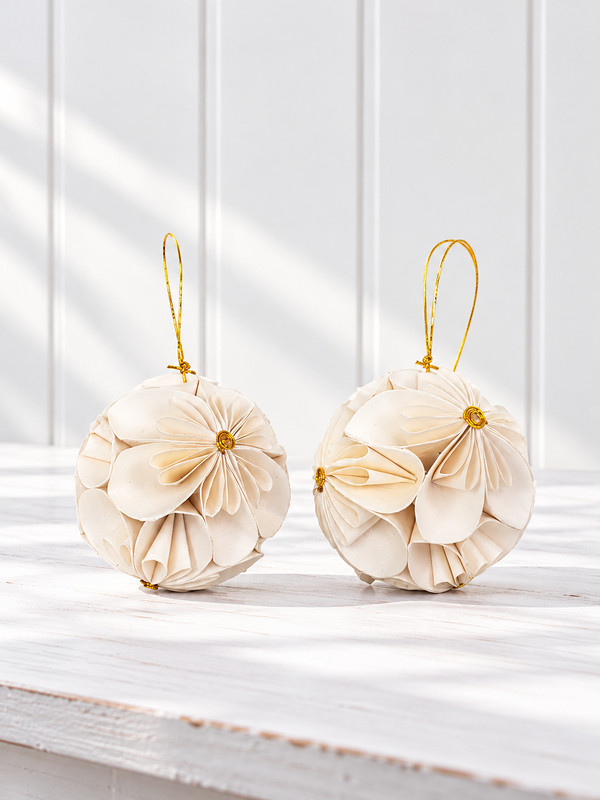Ophæng i papir - "Flower ball" i offwhite
