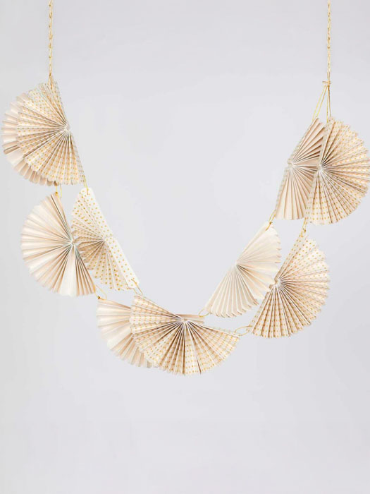 Alternative view of Guirlande "Greta Fold" i offwhite med guld prikker
